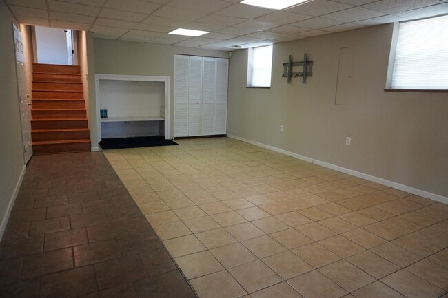 Building Photo - 942 Mildred Dr