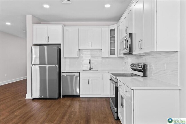 Building Photo - 1674 Best Pl