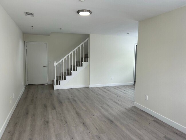 Building Photo - 5382 Delong St