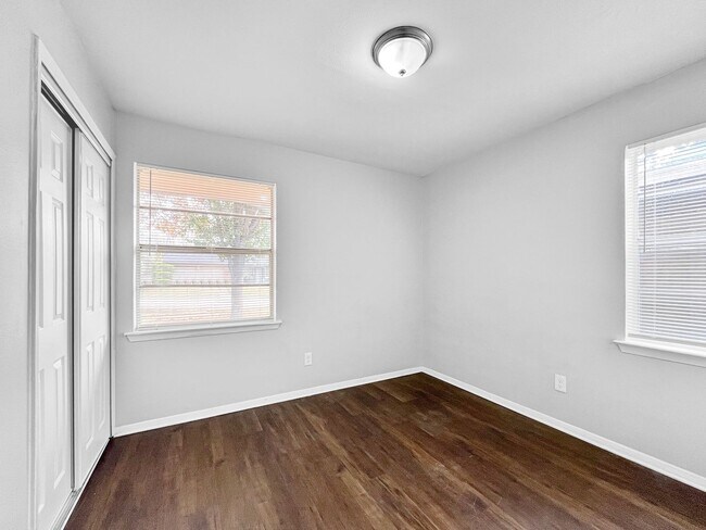 Building Photo - Coming Soon! 4 BR/1BA | Newly Renovated Single Family Home | New Upgrades & Spacious Yard|In Mesq...