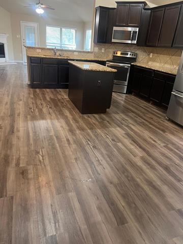 Building Photo - 930 English Ivy Dr