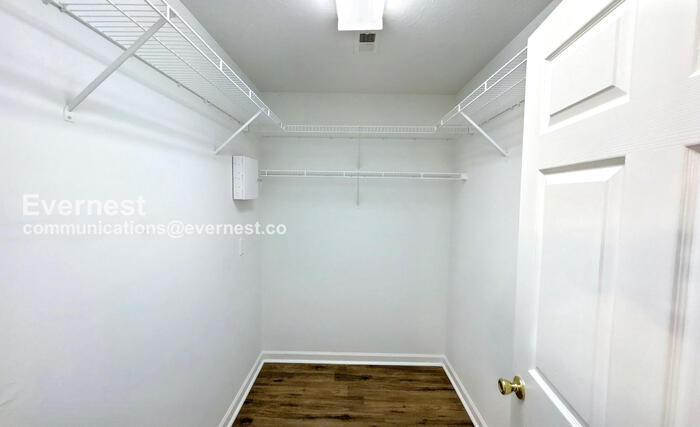 Building Photo - 7102 Tyner Crossing Dr