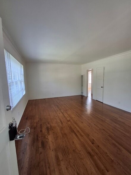 Building Photo - 724 S Old Ranch Rd