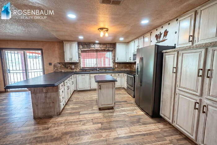 Building Photo - 3452 N 67th Dr