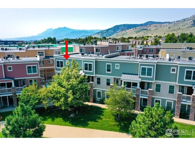 Building Photo - Bright & Beautiful 2-Level Condo in NoBo, available June 5th