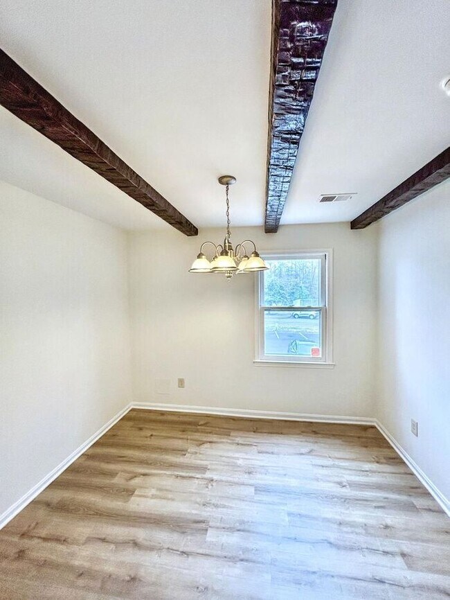Building Photo - 1519 Sargeant Ct
