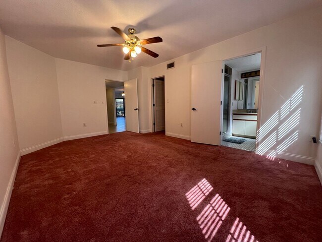 Building Photo - $1,150 * Annual **** 2 Bed / 2 Bath Condo ** Private, Gated Community - Rolls Landing **