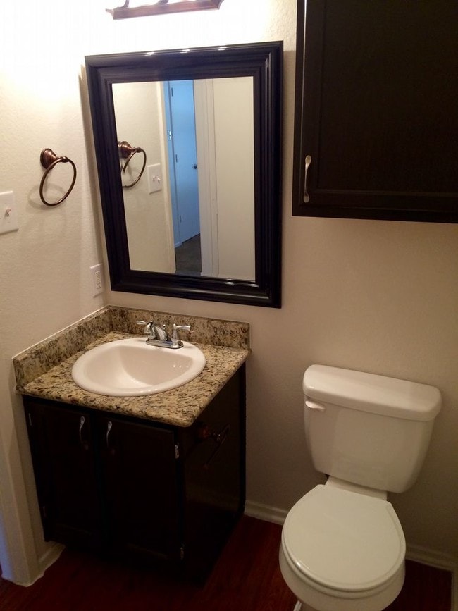 Building Photo - Duplex for Rent