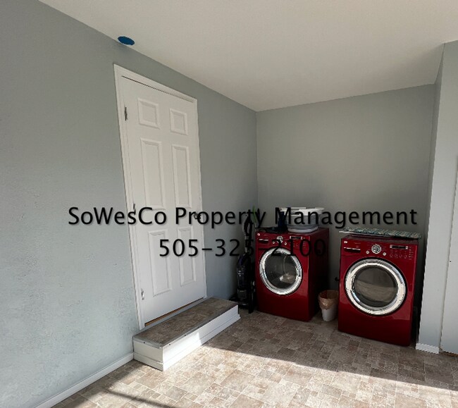 Building Photo - Beautiful Furnished Property; Three Bedroo...