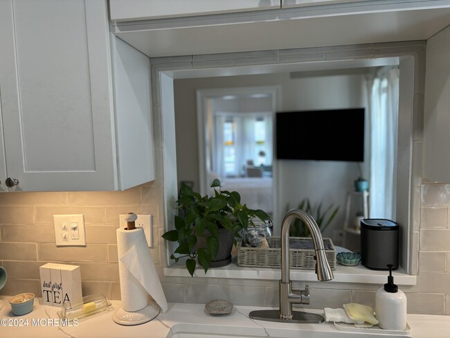 Building Photo - 7 Abbott Ave