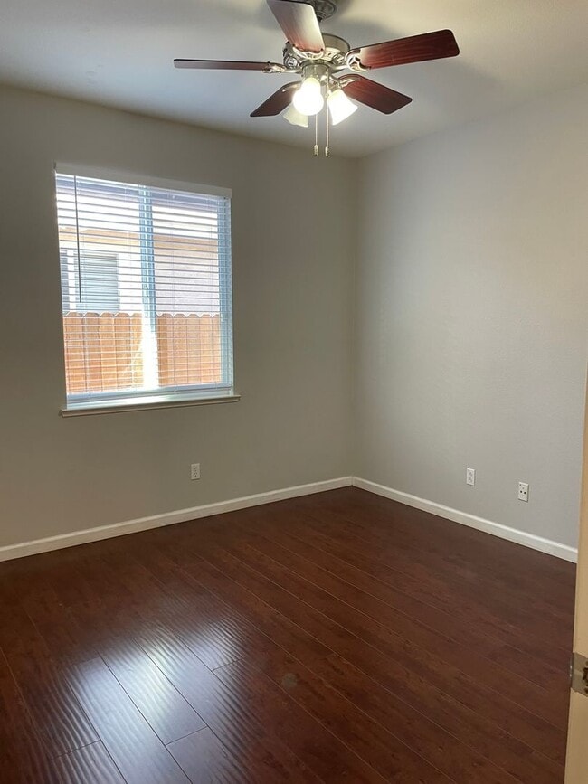 Building Photo - Stunning 3-Bedroom, 2-Bath Home with Elegant Features – Ready for Immediate Move-In