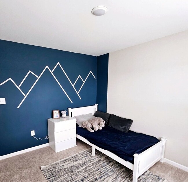 Building Photo - Charming Home!