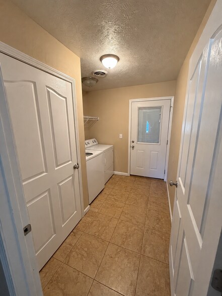 Building Photo - 1210 Stonington Dr