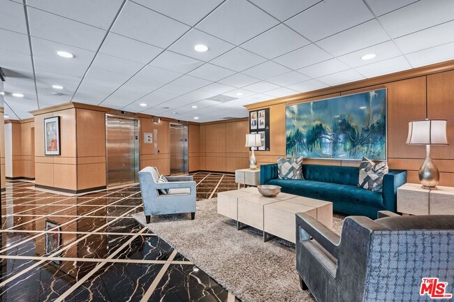 Building Photo - 100 S Doheny Dr