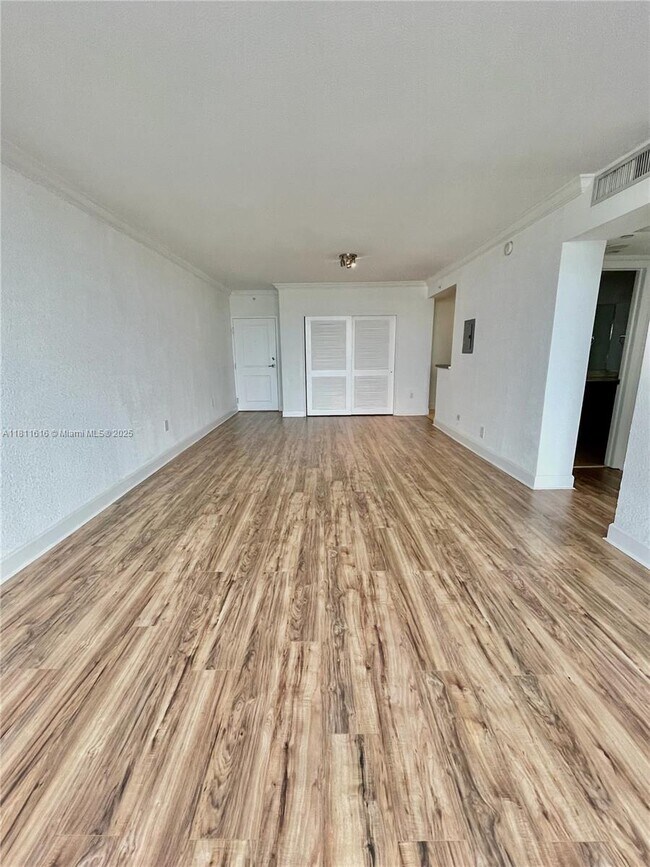 Building Photo - 401 69th St