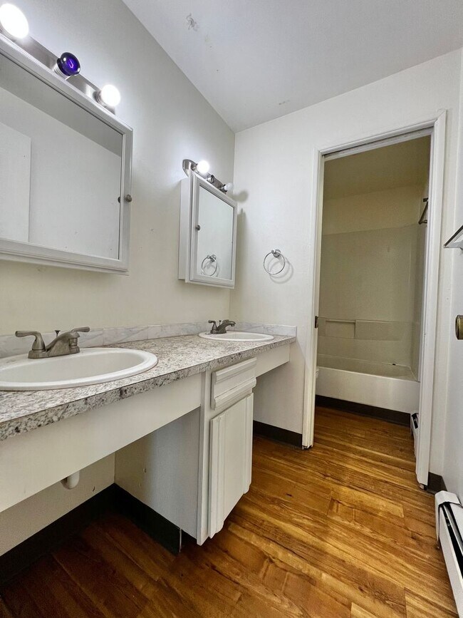 Building Photo - Dartmouth129 (KC-AM)