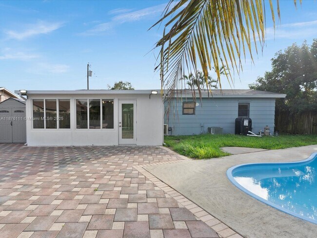 Building Photo - 5731 SW 54th Terrace