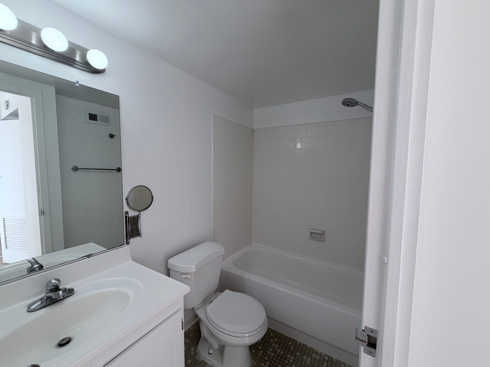 Building Photo - 3100 S Manchester St