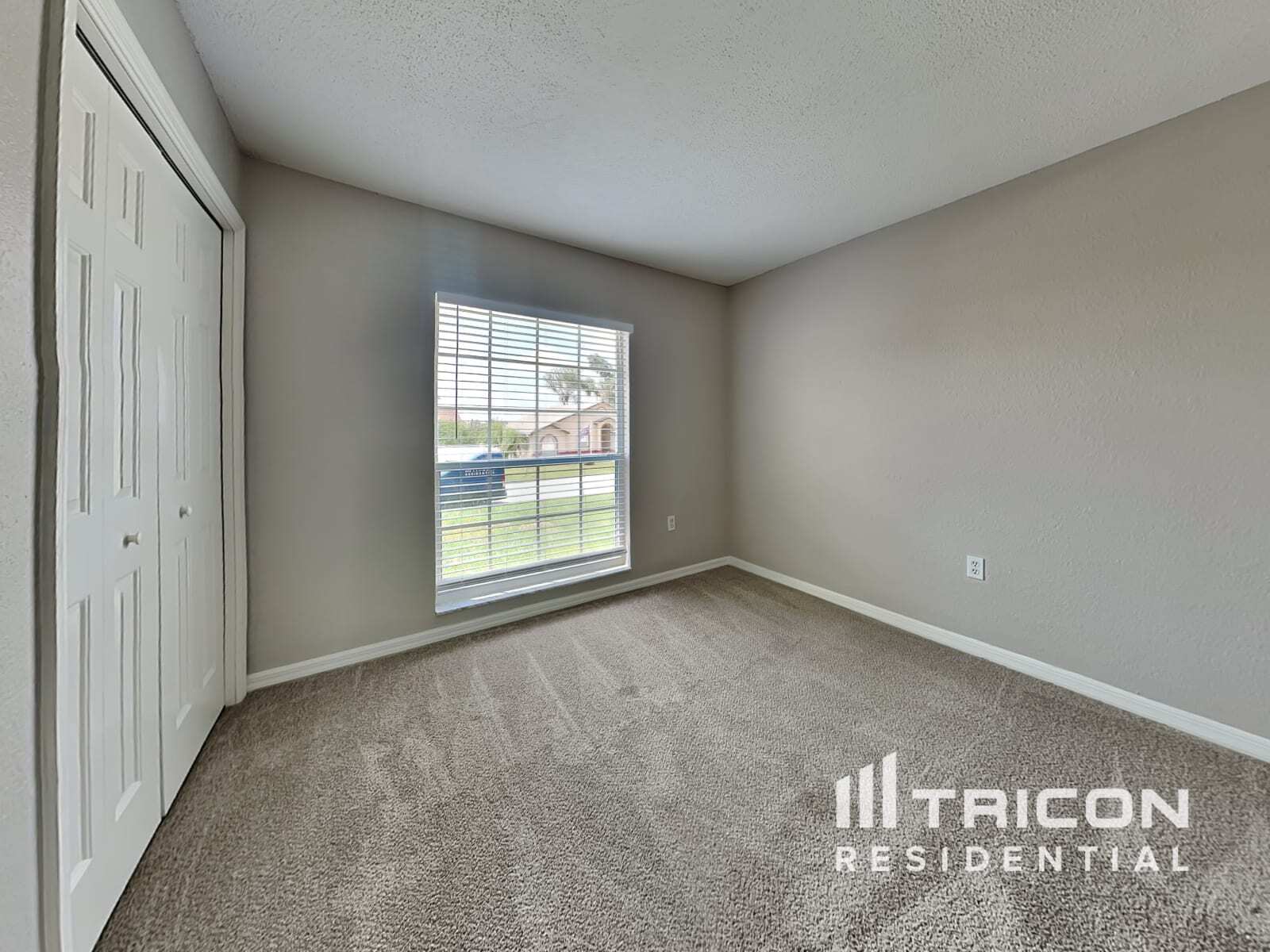 Building Photo - 7833 Manor Dr