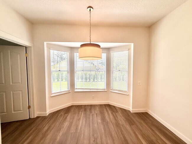 Building Photo - GORGEOUS, just completely renovated 3/2 Ho...