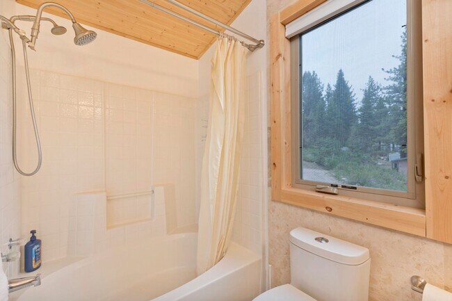 Building Photo - Fully Furnished & Move-In Ready Mountain H...