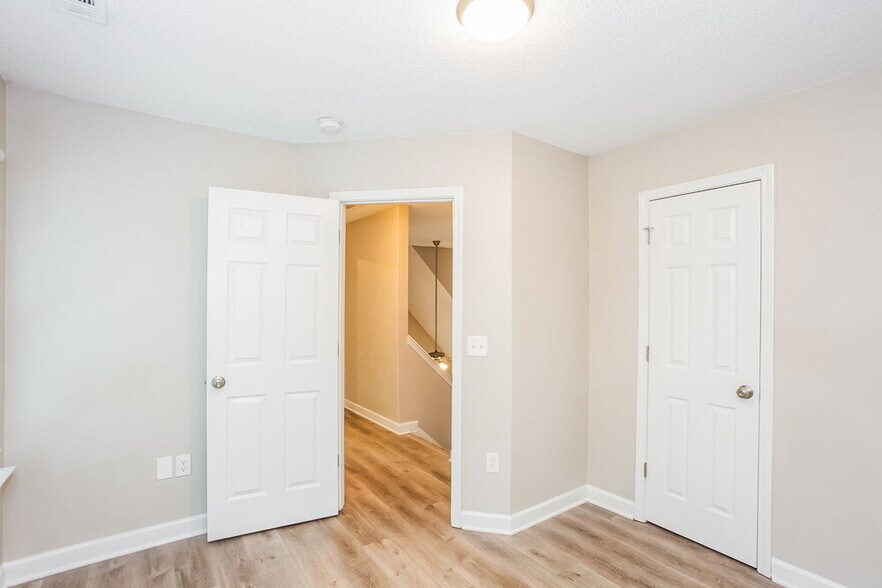 Building Photo - 711 Continental Dr