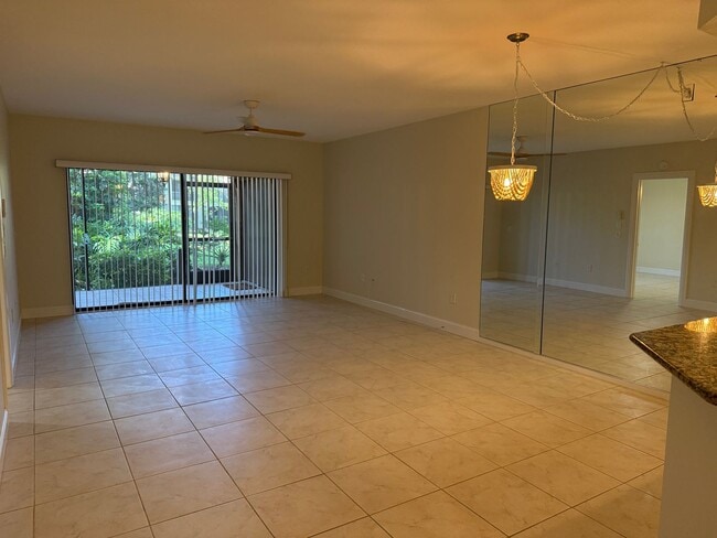 Building Photo - Lake Arrowhead 2 bedroom / 2 bath Condo