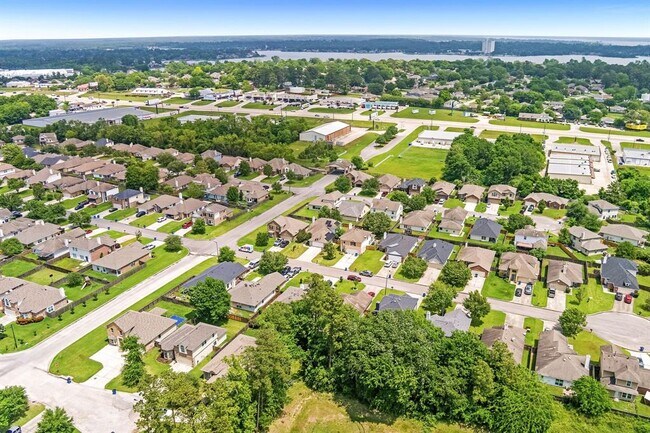 Building Photo - 18436 Sunrise Pines Dr