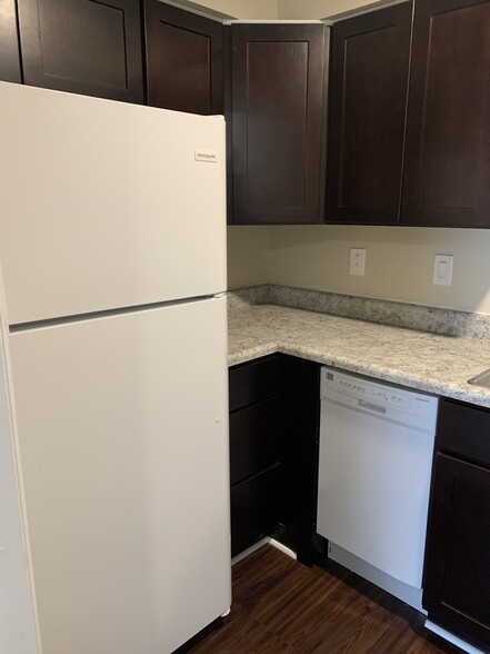 One Bedroom-Kitchen - Lantern Ridge Apartments