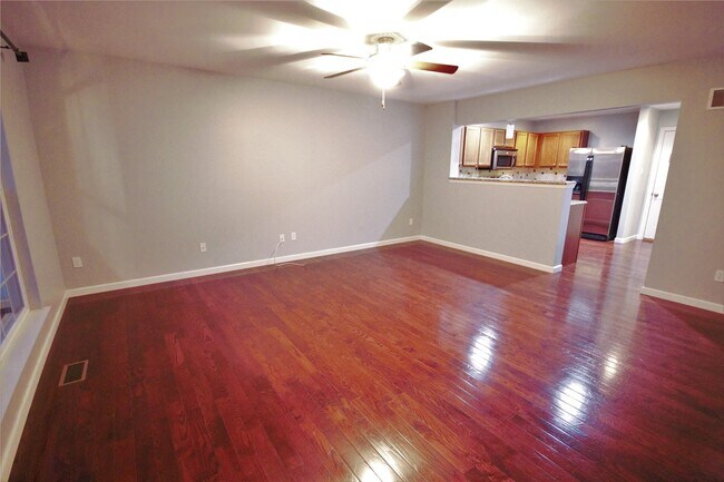 Building Photo - 236 Countryshire Dr