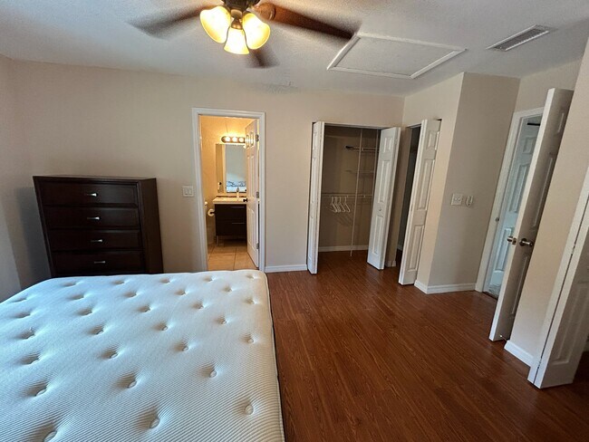 Building Photo - 5206 Sunridge Palms Dr