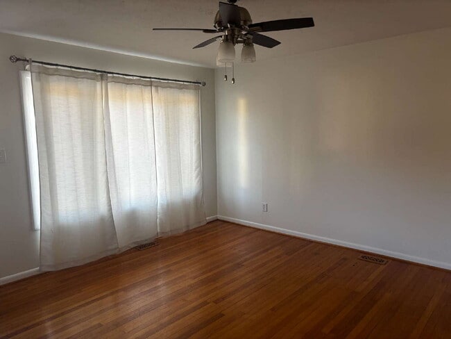 Building Photo - "Charming 3-Bed Oasis with Granite Touches in Fayetteville – 1600 Sq Ft of Comfort!"