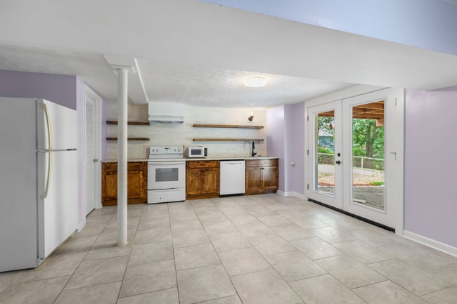 Building Photo - 512 River Rouge Dr