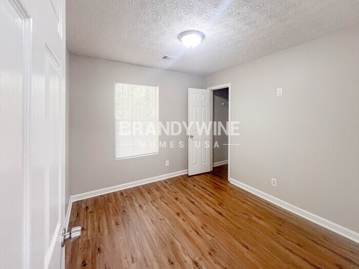 Building Photo - 627 Stonemill Manor