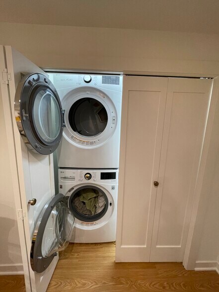 Washer/dryer - 2811 30th Ave W