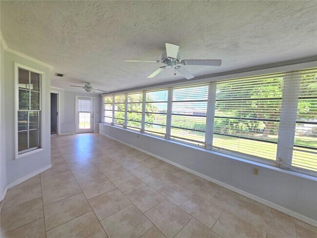 Building Photo - 1379 Cambridge Dr
