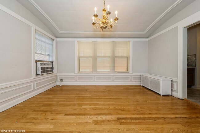 Building Photo - 6815 S Crandon Ave