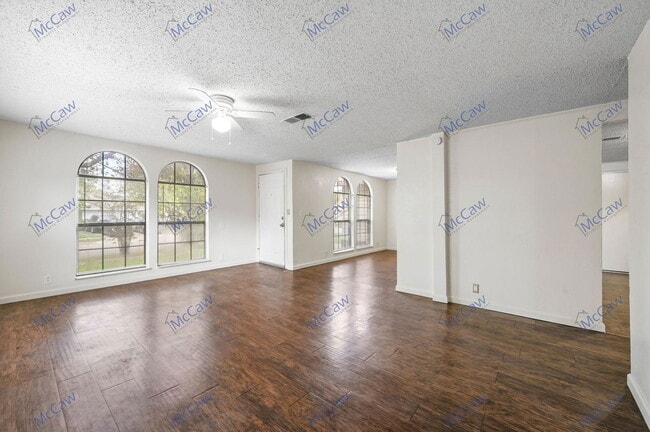 Building Photo - 14614 Seminole Dr