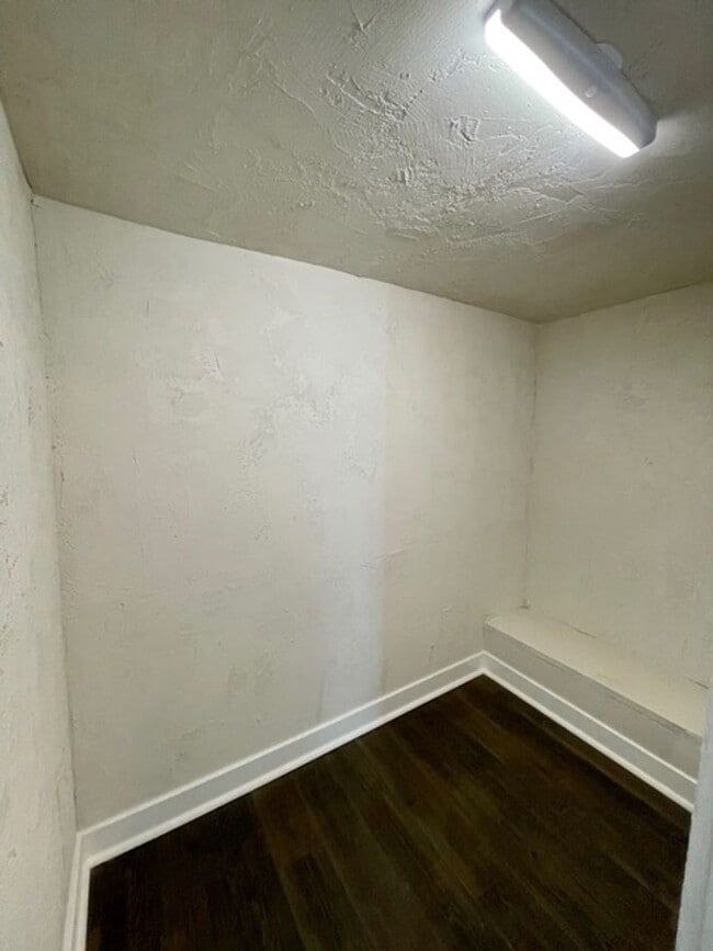 Building Photo - Charming 2 Bedroom 1 Bath Single Family Home!
