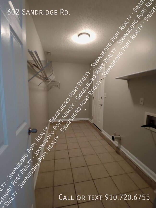 Building Photo - 602 Sand Ridge Rd
