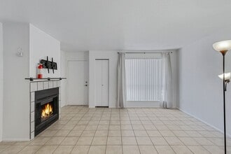 Building Photo - 2/2