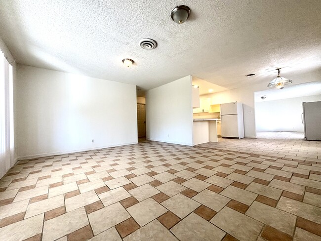 Building Photo - 5813 Iris Ave