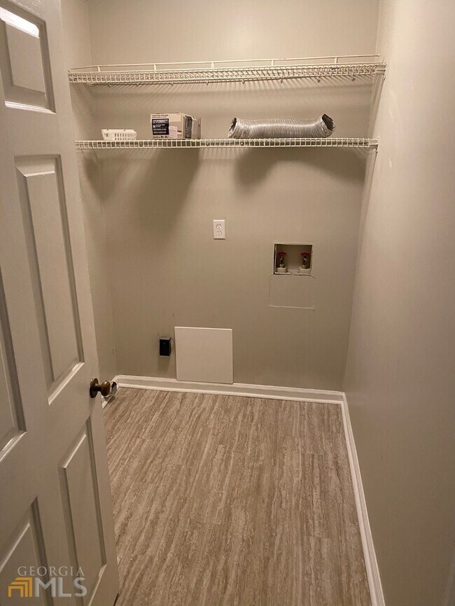 Building Photo - 2110 Country Walk Way SE