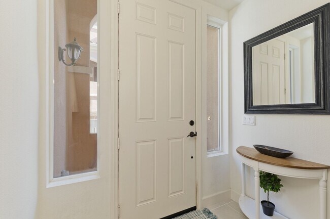 Building Photo - Chula Vista - Adorable 3 Bedroom 3 Bath To...