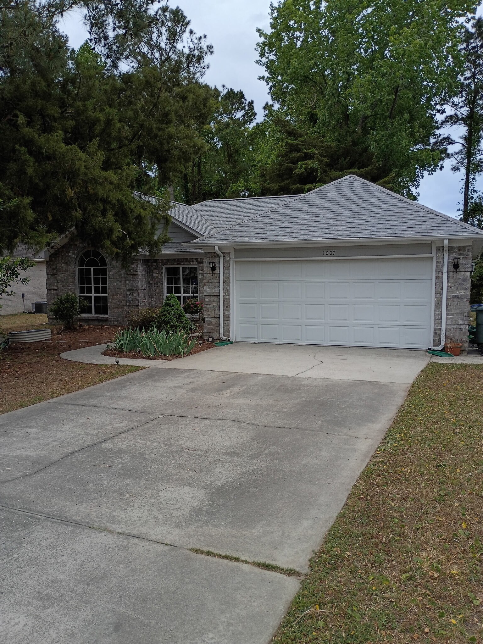 Building Photo - 1007 Handy St