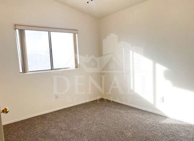 Building Photo - 2207 S Peppertree Ct