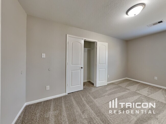 Building Photo - 717 Totem Trail Dr
