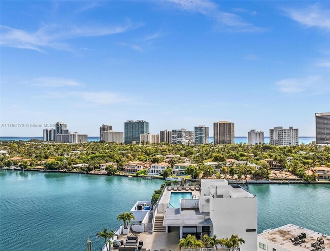 Building Photo - 9901 E Bay Harbor Dr