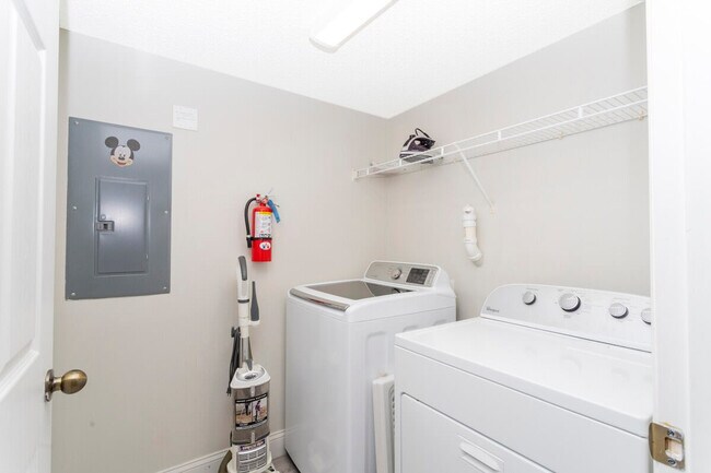 Building Photo - 8565 Crystal Cove Loop