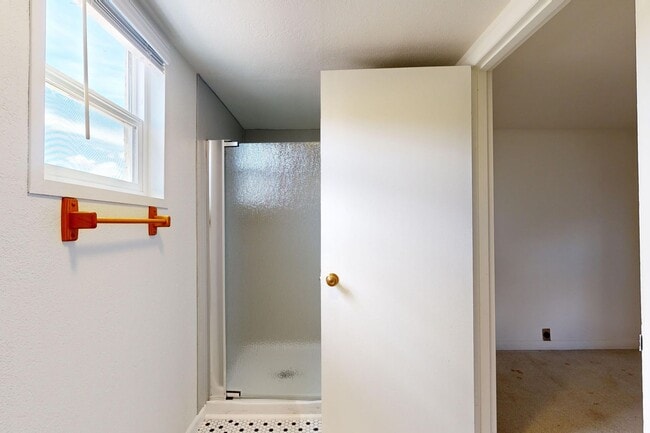 Building Photo - Farmhouse - Showings now Available
